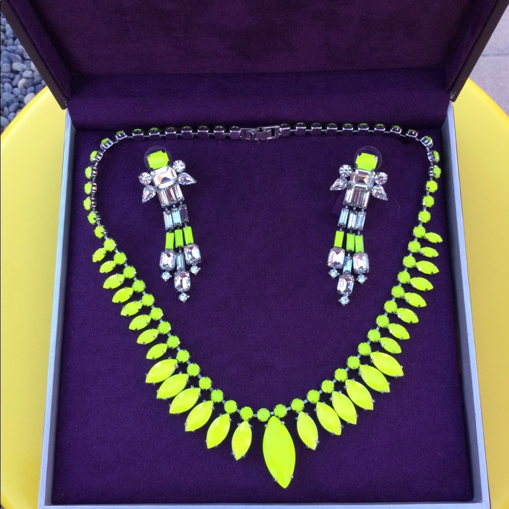 Costume Vintage “style” necklace & earrings set.
